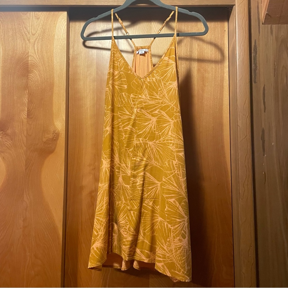 O’Neil NWOT yellow palm leaf patterned dress xs